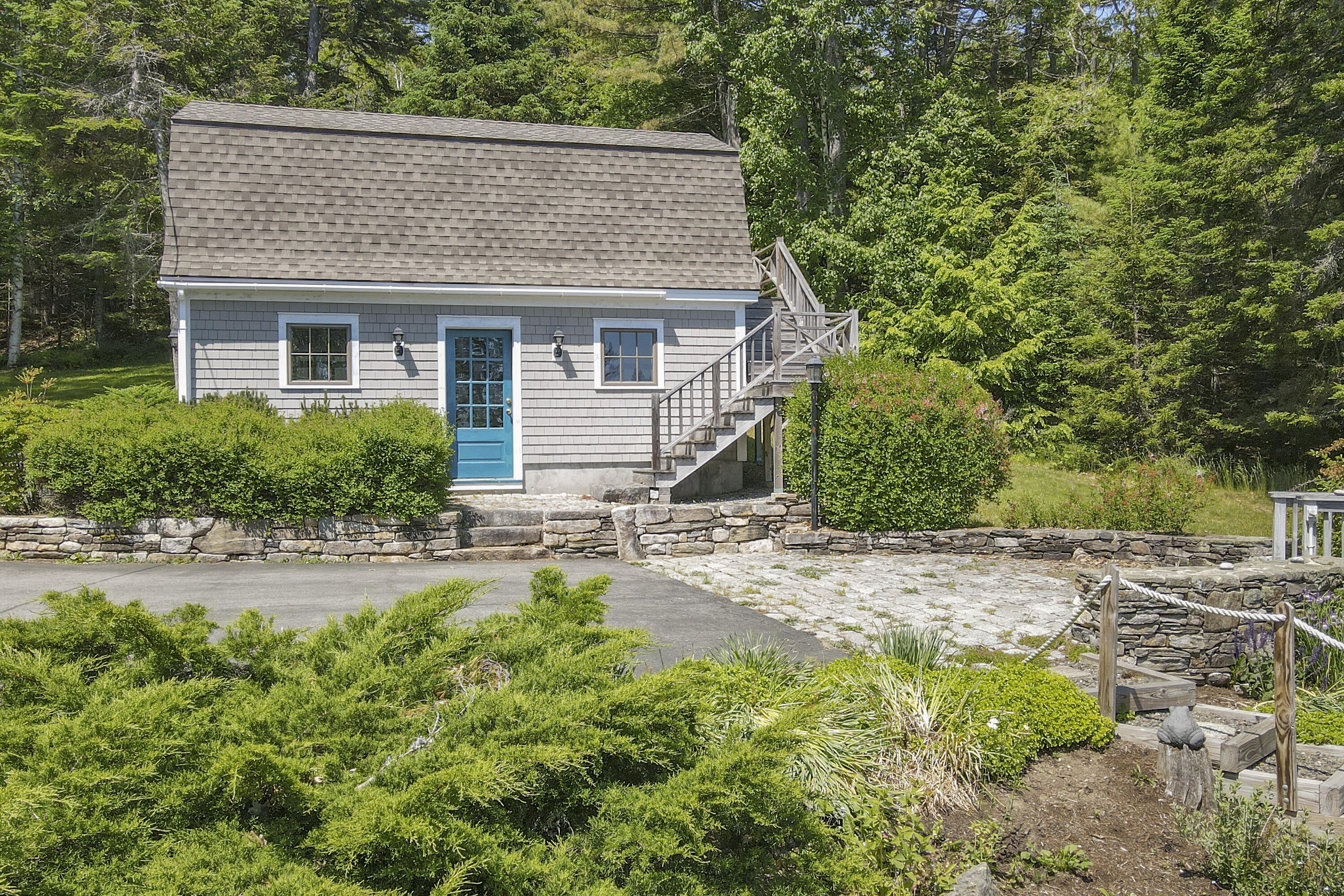 10 River Bend Drive
