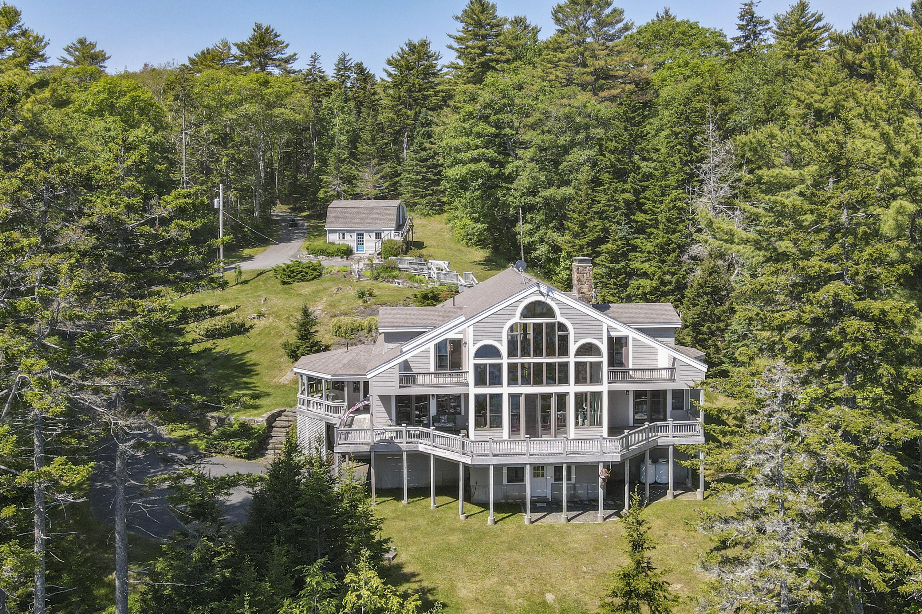 10 River Bend Drive