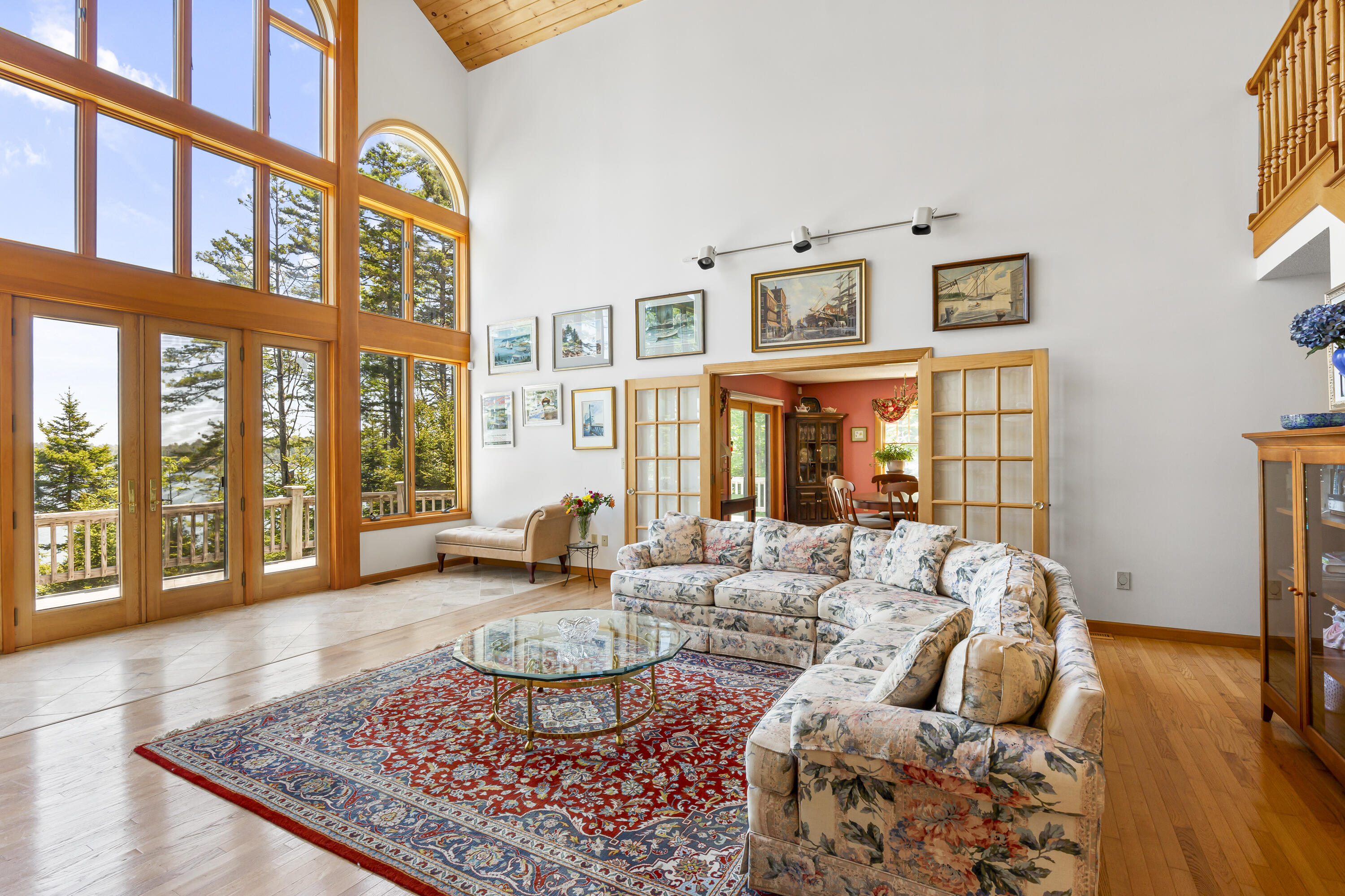 10 River Bend Drive
