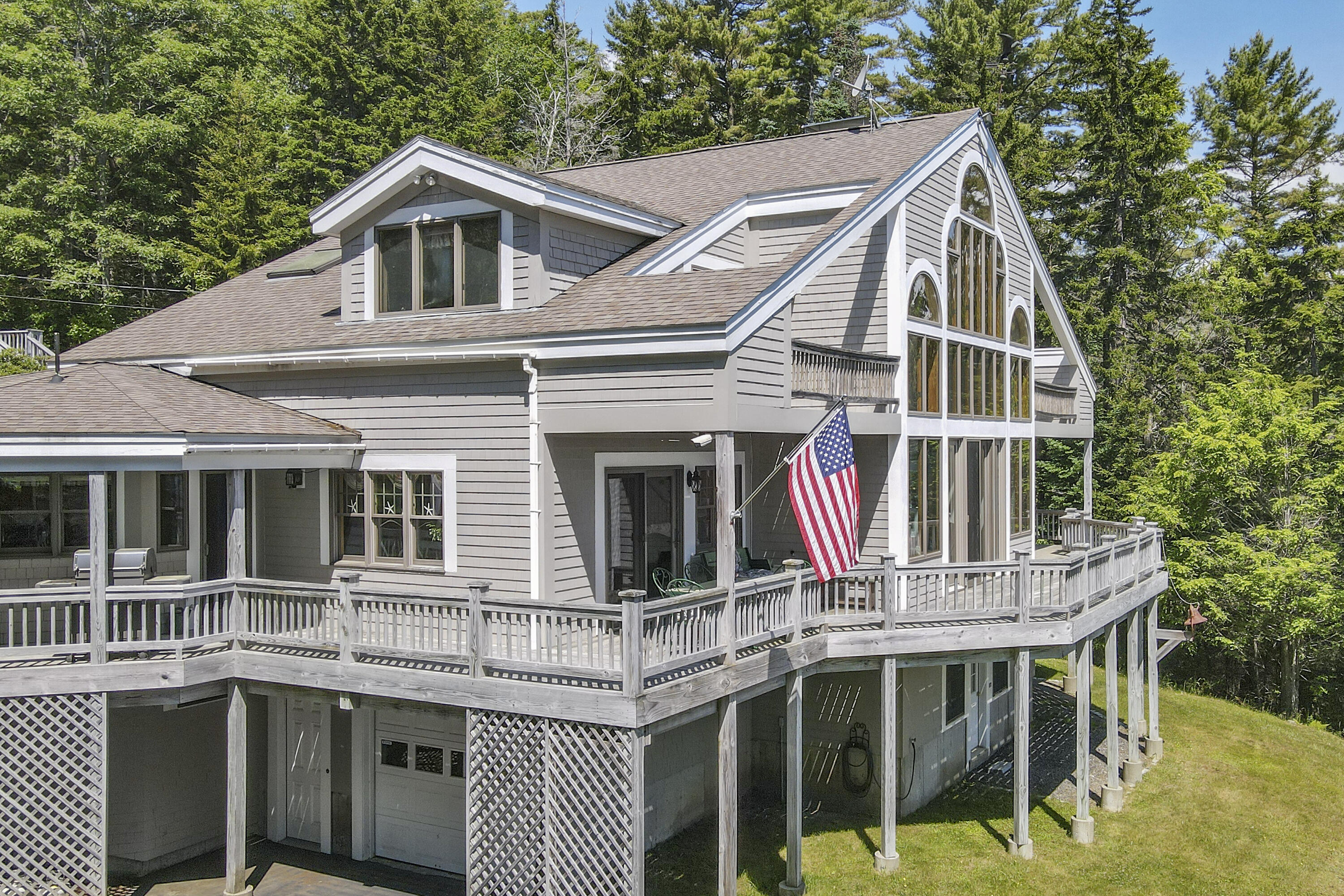 10 River Bend Drive