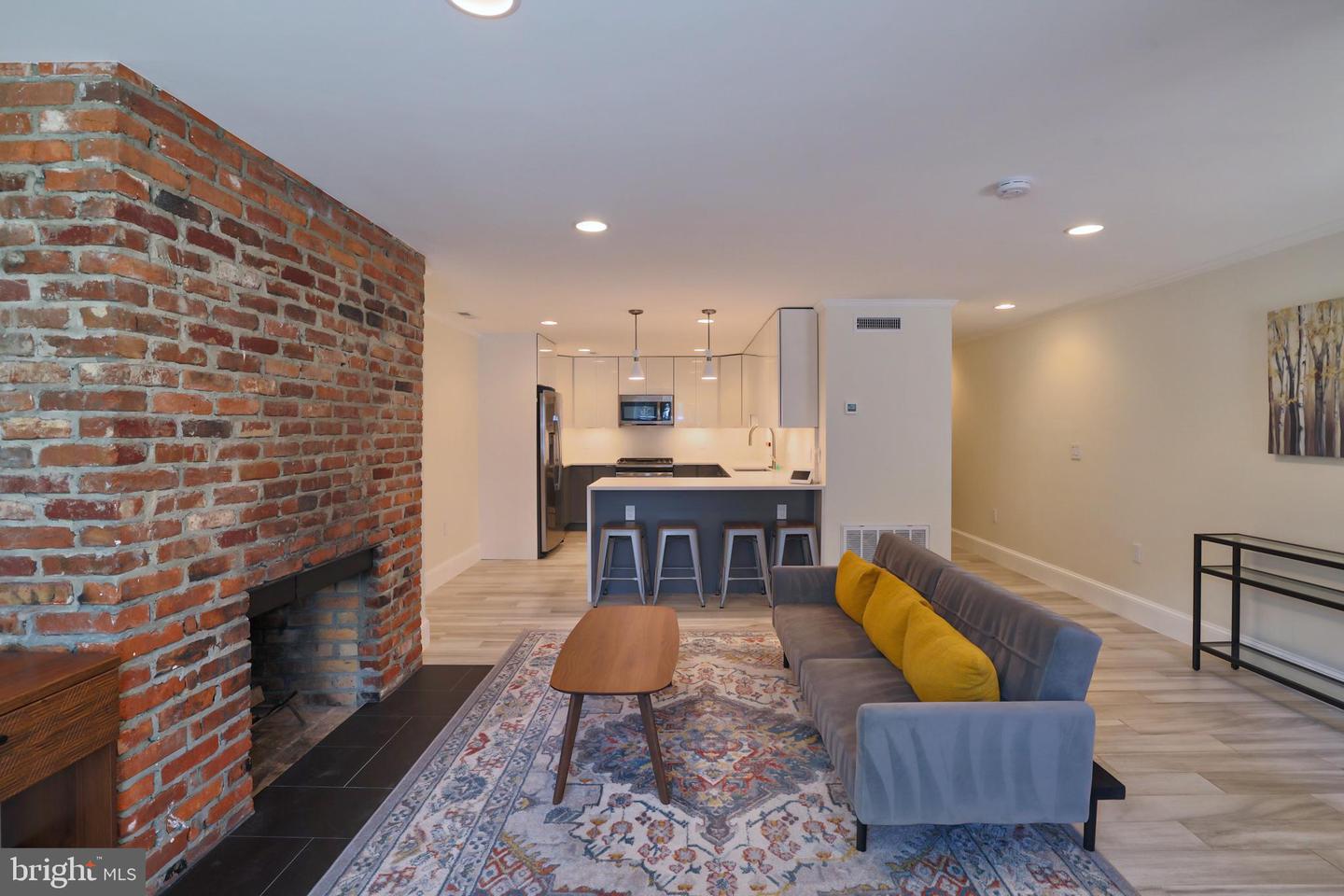 440 4th St NE