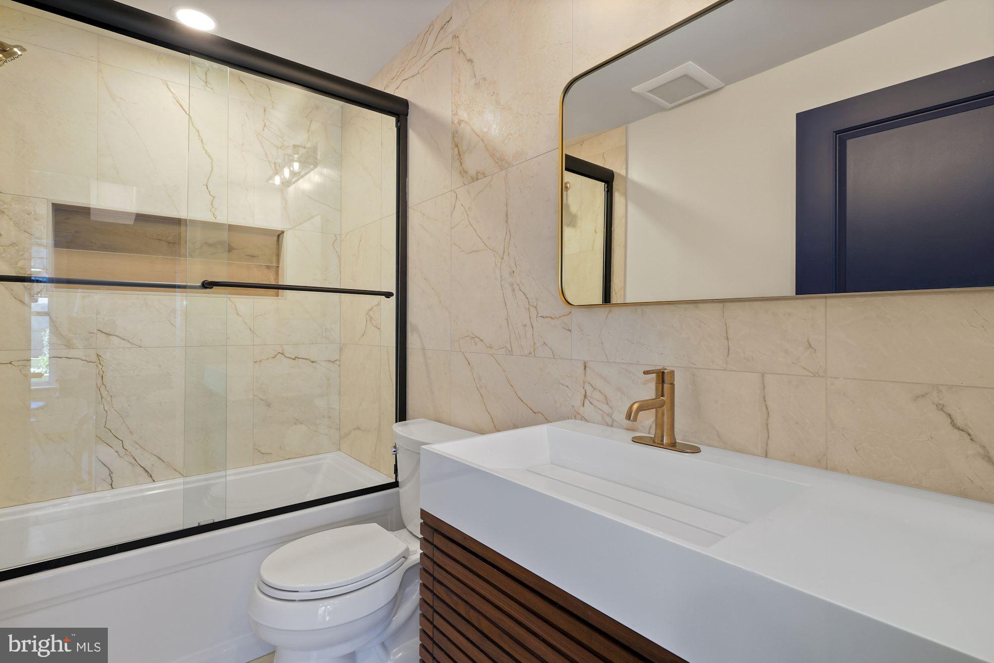 1808 Ontario Pl NW #2