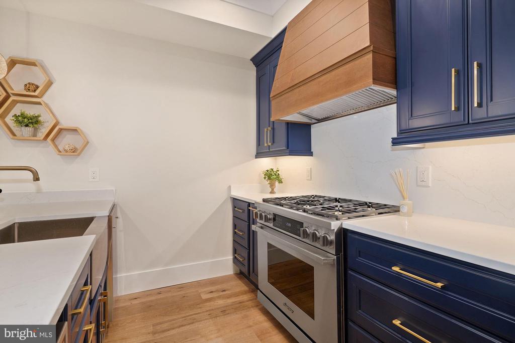 1808 Ontario Pl NW #2