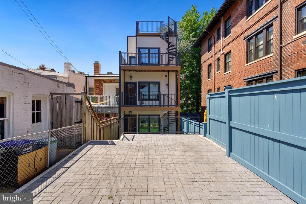 1808 Ontario Pl NW #2