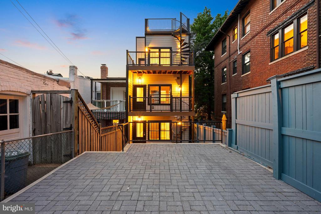 1808 Ontario Pl NW #2