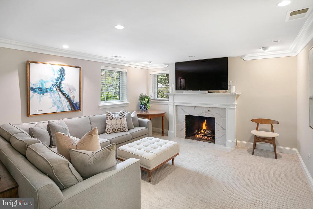 7217 Rollingwood Dr