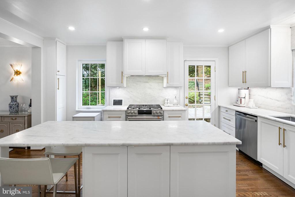 7217 Rollingwood Dr