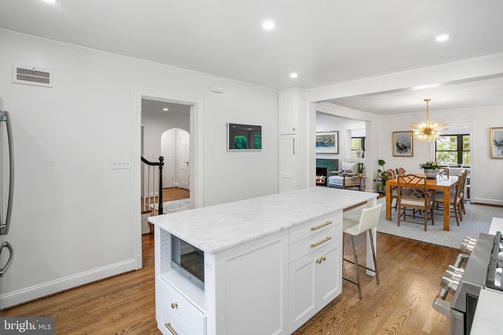 7217 Rollingwood Dr
