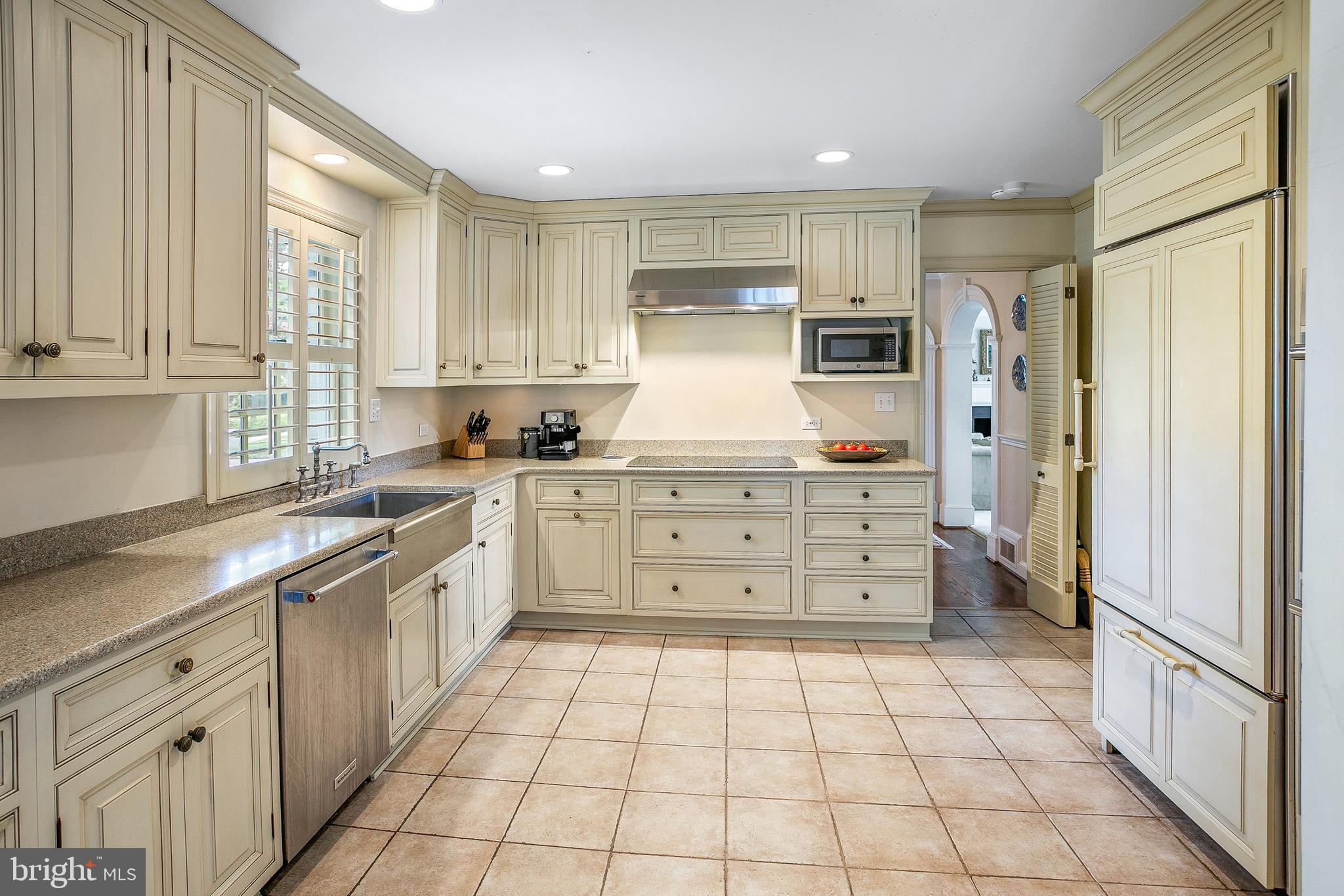 8126 KERRY LANE