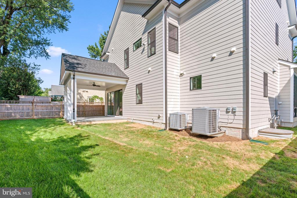 5104 FAIRGLEN LANE