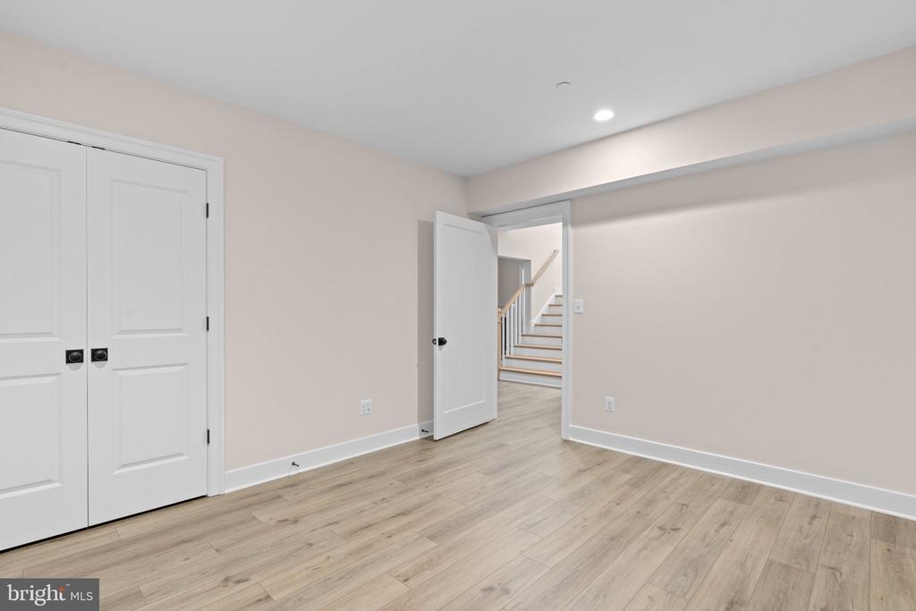 5104 FAIRGLEN LANE