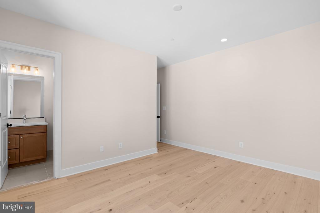 5104 FAIRGLEN LANE