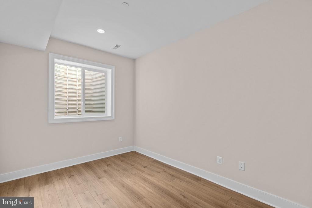 5104 FAIRGLEN LANE