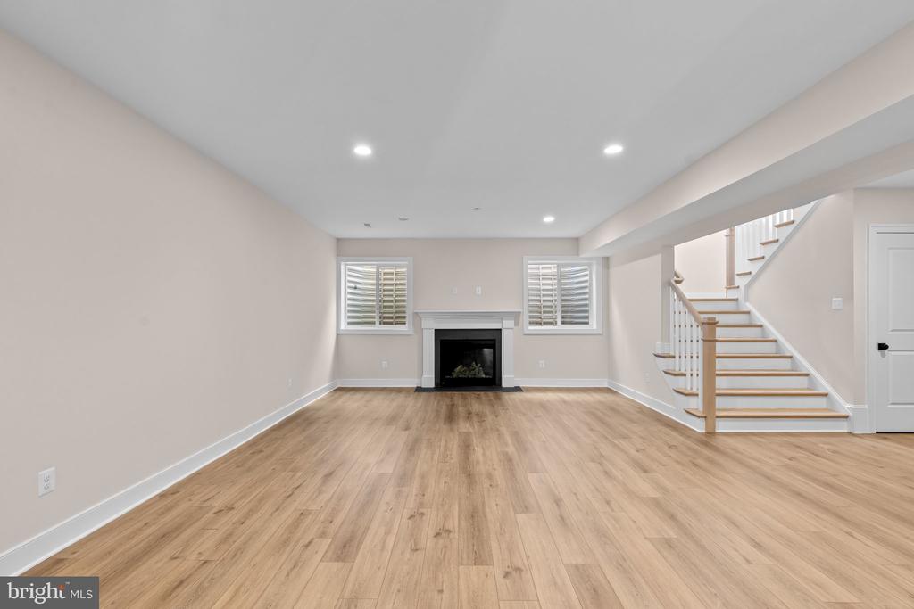 5104 FAIRGLEN LANE
