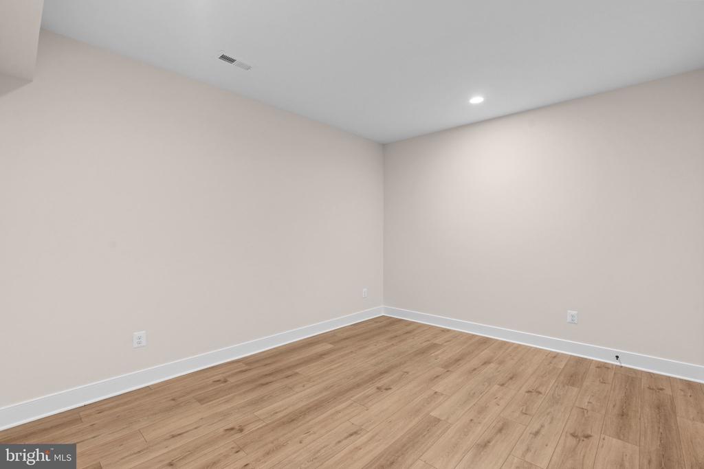 5104 FAIRGLEN LANE