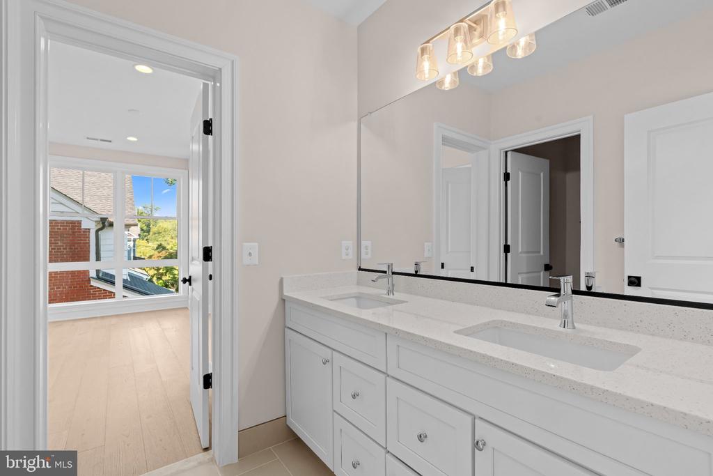 5104 FAIRGLEN LANE