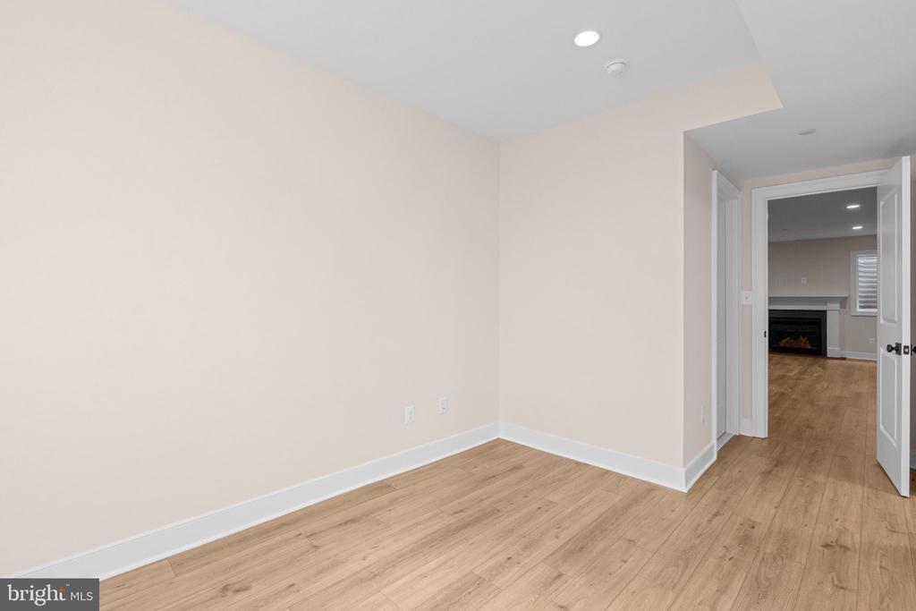 5104 FAIRGLEN LANE