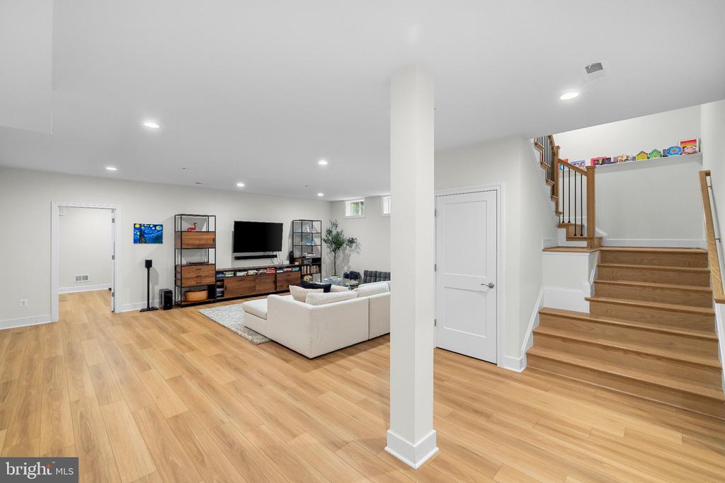 9501 WILDOAK DRIVE