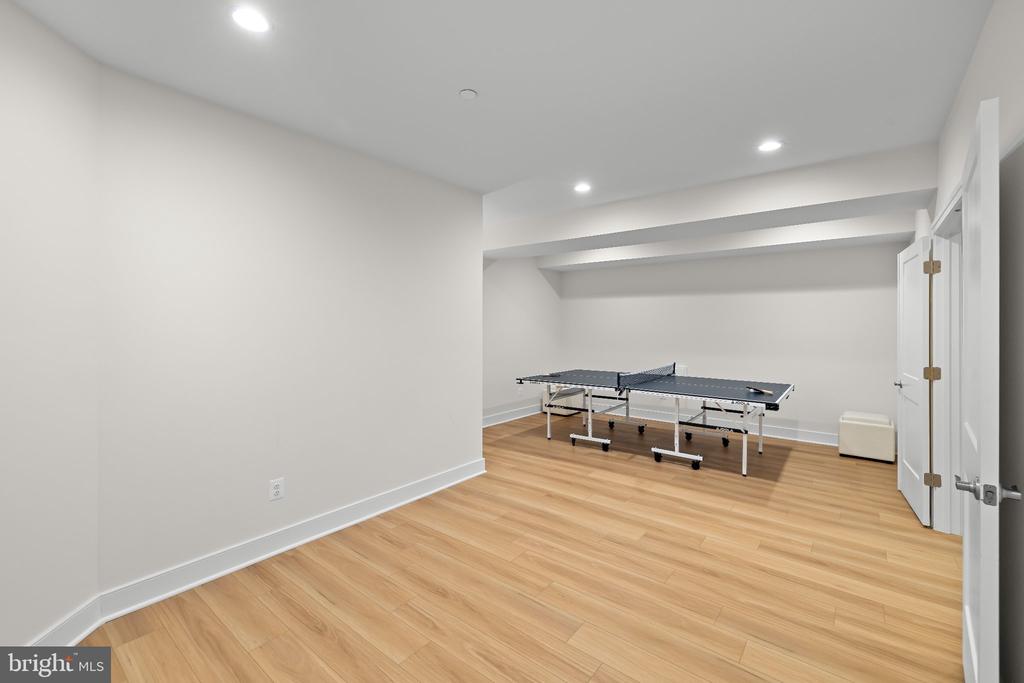 9501 WILDOAK DRIVE