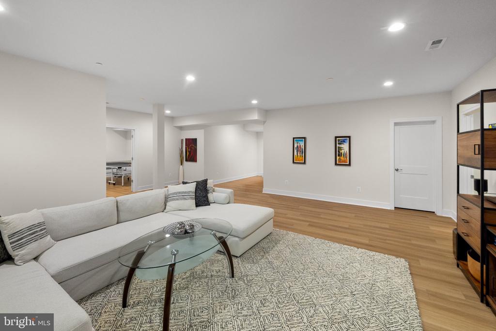 9501 WILDOAK DRIVE