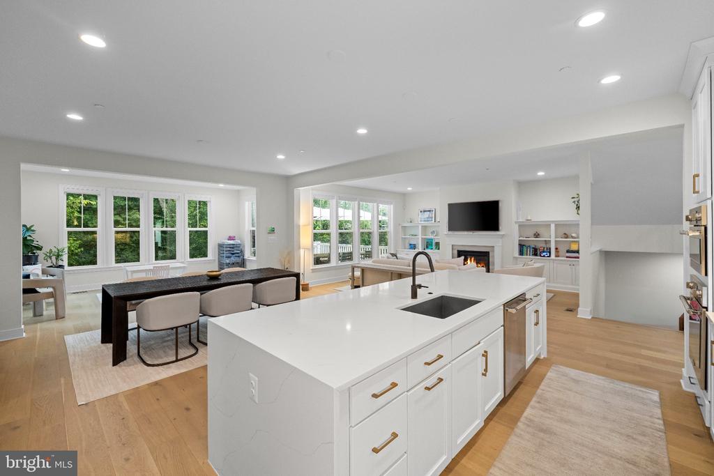 9501 WILDOAK DRIVE