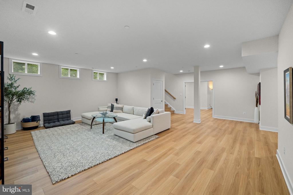 9501 WILDOAK DRIVE