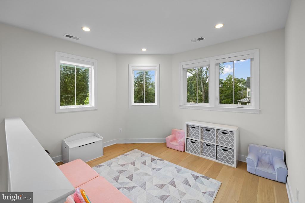 9501 WILDOAK DRIVE