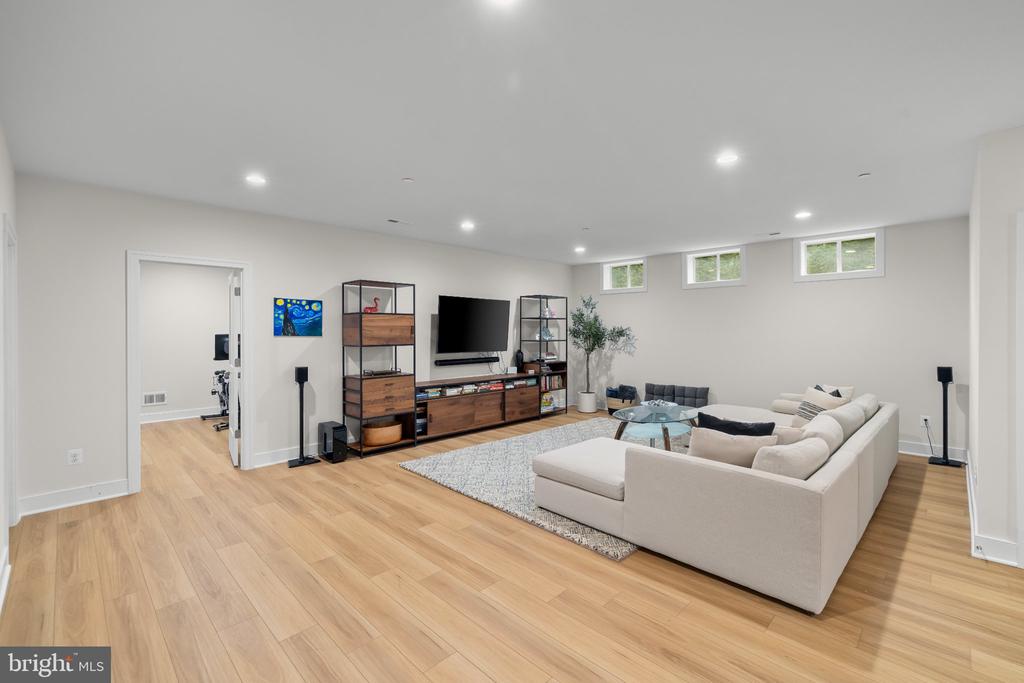9501 WILDOAK DRIVE
