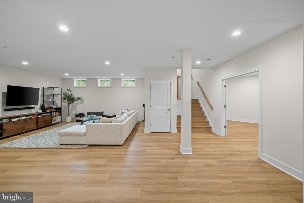 9501 WILDOAK DRIVE