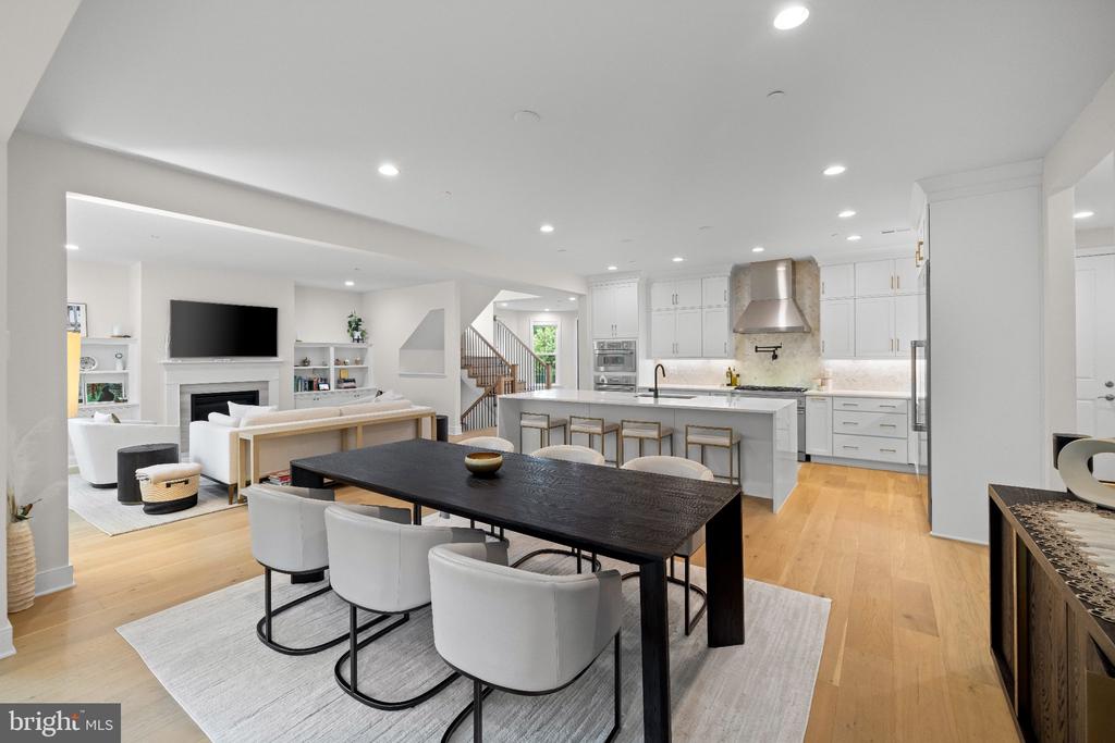 9501 WILDOAK DRIVE