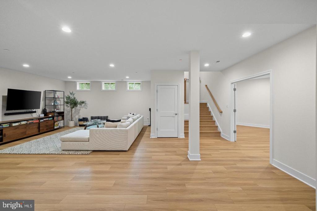 9501 WILDOAK DRIVE