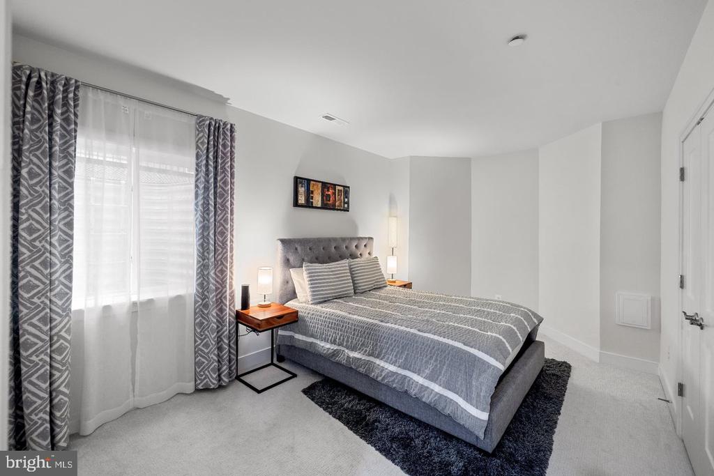 9501 WILDOAK DRIVE