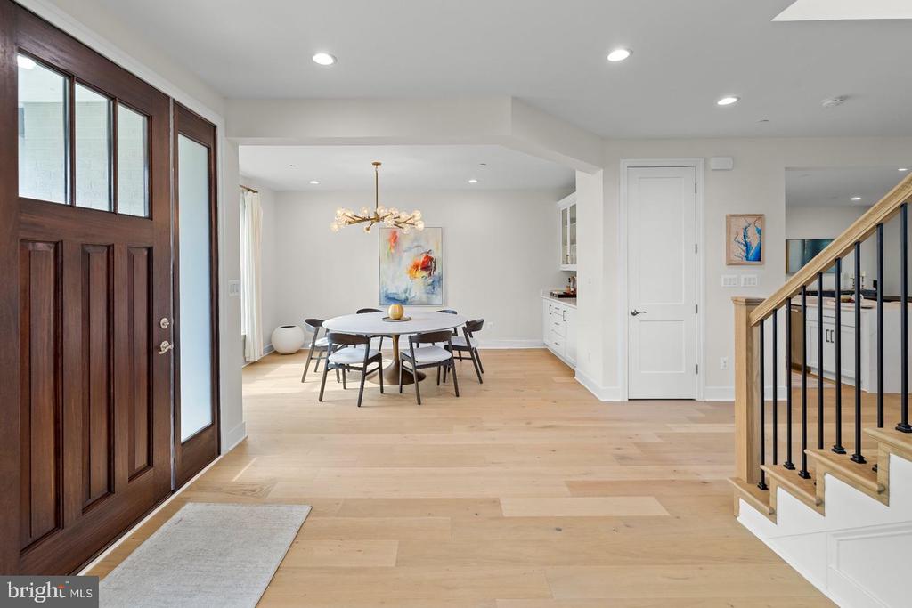9501 WILDOAK DRIVE