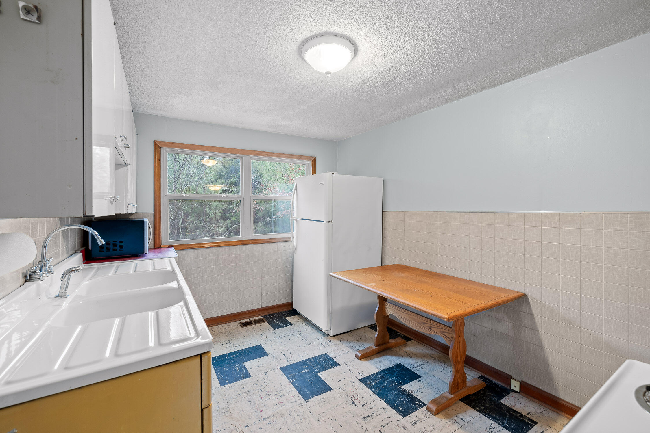 145 Davis Road