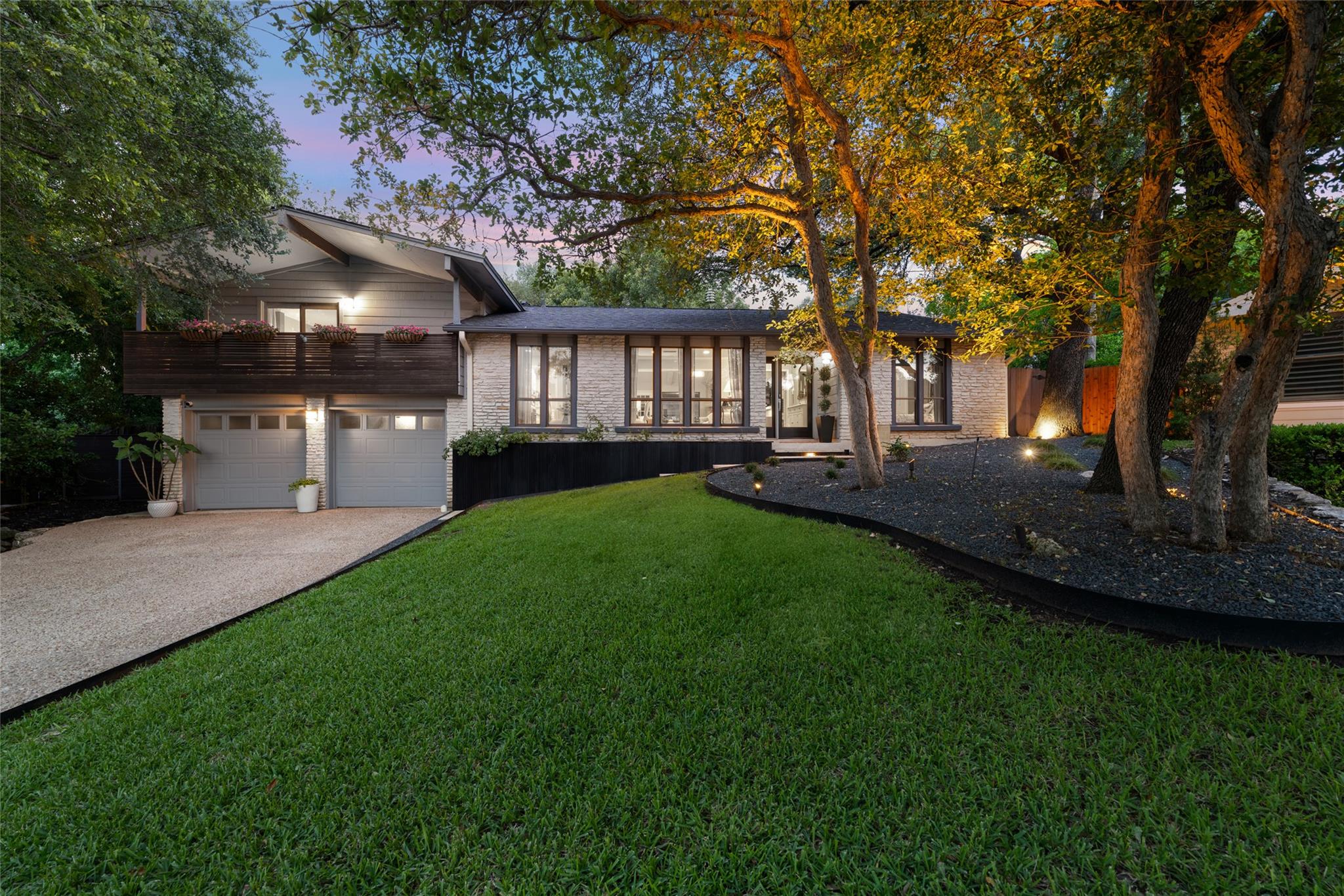 8400 Mesa Doble LN