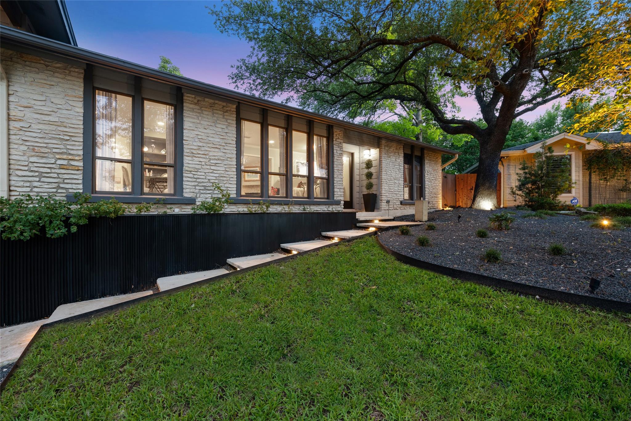 8400 Mesa Doble LN