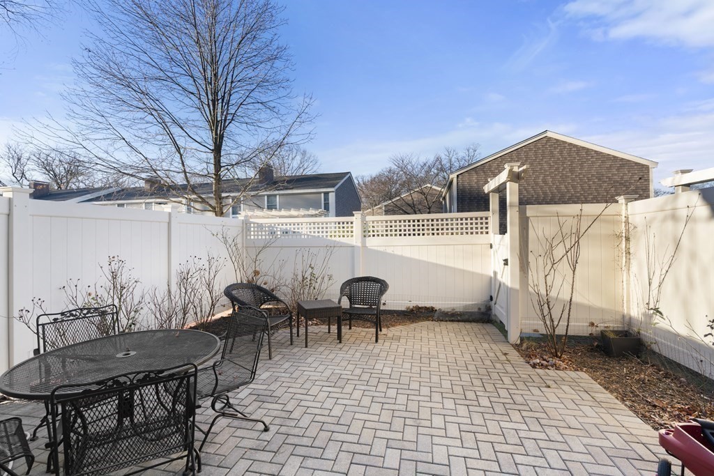 11 Oak St # 37