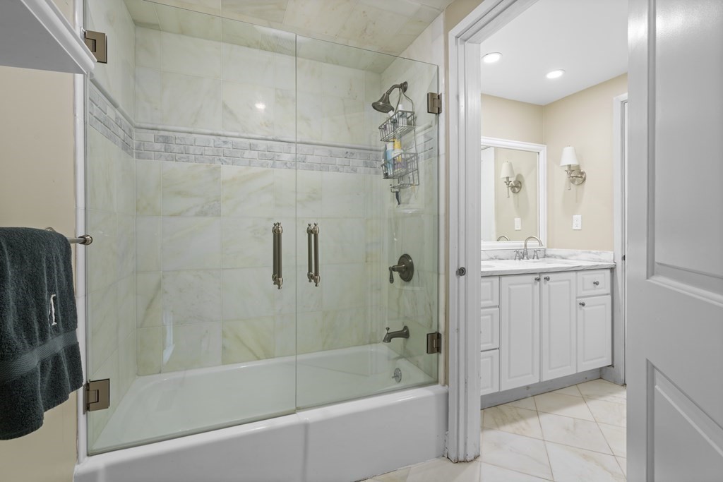 11 Oak St # 37