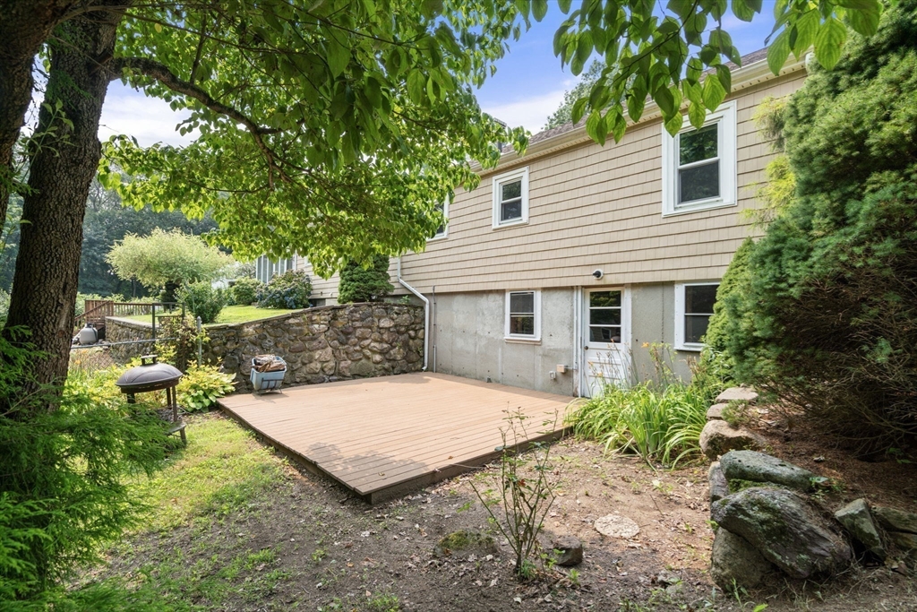 54 Pine Ridge Dr, Franklin