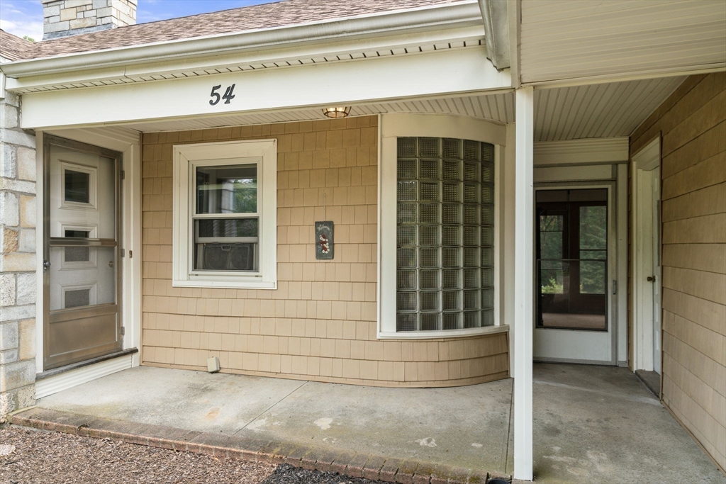 54 Pine Ridge Dr, Franklin