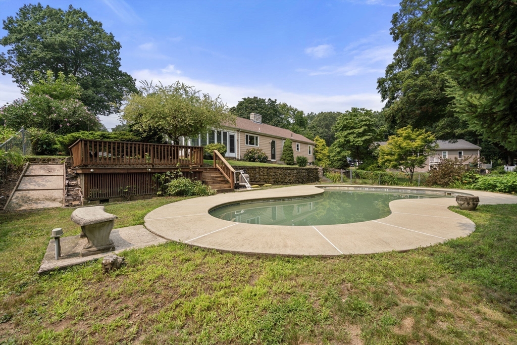 54 Pine Ridge Dr, Franklin