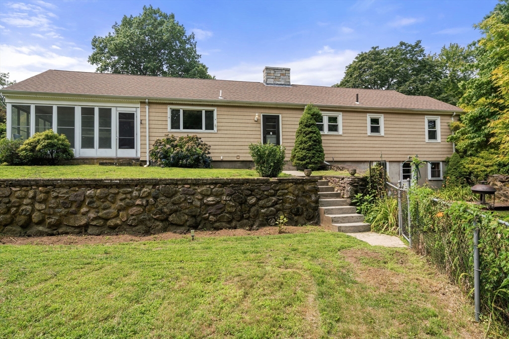 54 Pine Ridge Dr, Franklin