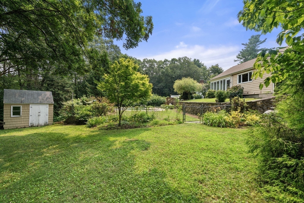 54 Pine Ridge Dr, Franklin