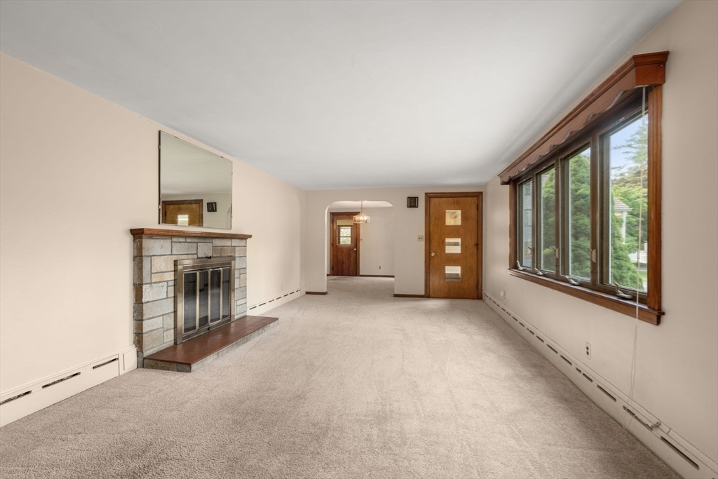 54 Pine Ridge Dr, Franklin