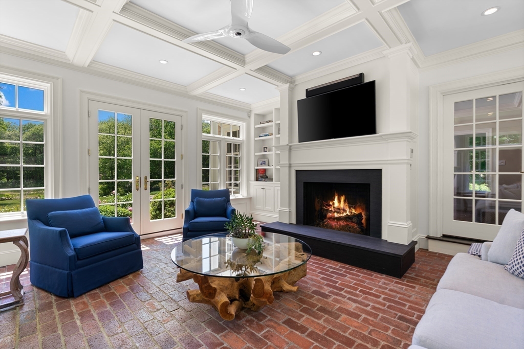 26 Longmeadow Dr
