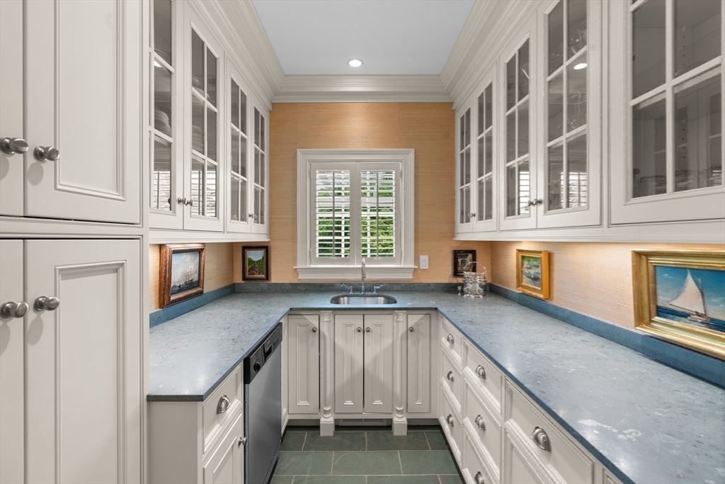 26 Longmeadow Dr