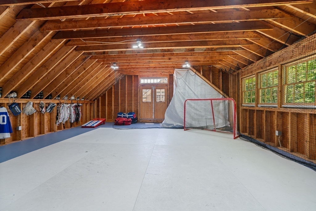 26 Longmeadow Dr