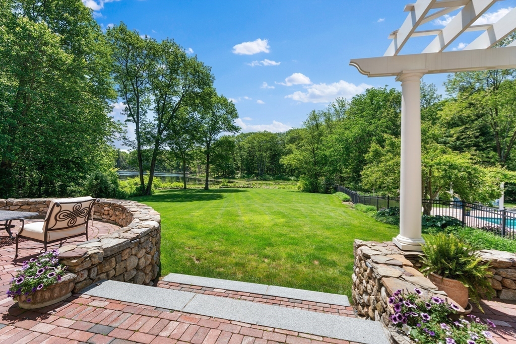 26 Longmeadow Dr