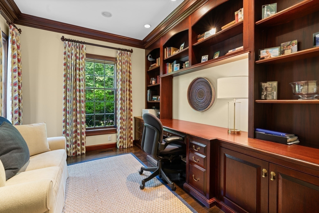 26 Longmeadow Dr