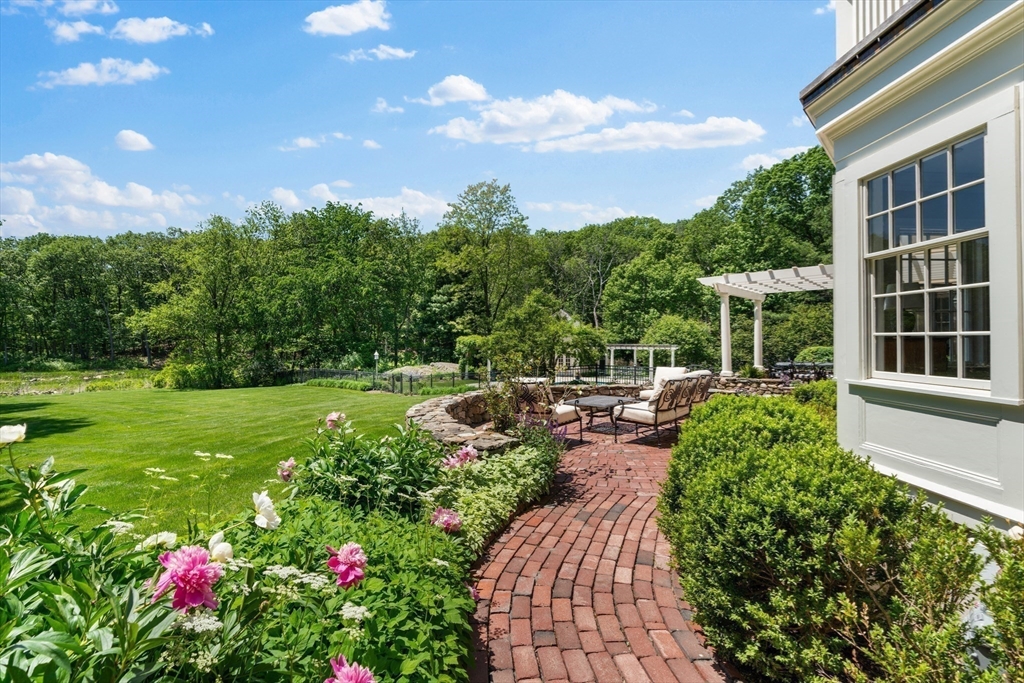 26 Longmeadow Dr